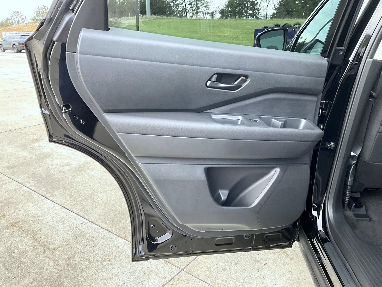 New 2026 Nissan Pathfinder SV w/ SV Premium Package AWD/4WD image 18