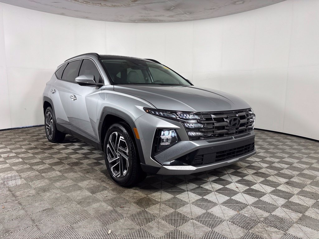 Used 2025 Hyundai Tucson Limited AWD/4WD image 1