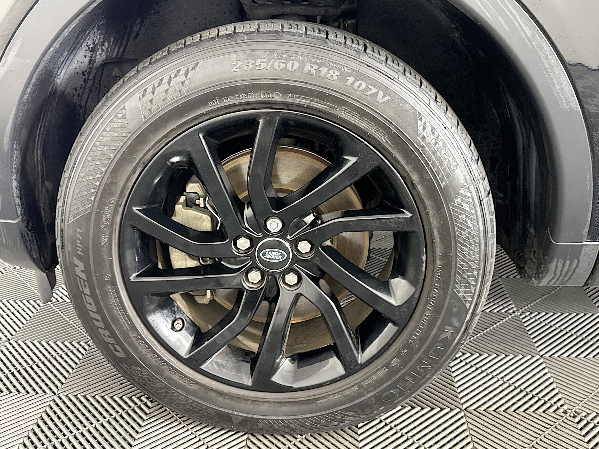 Used 2018 Land Rover Discovery Sport HSE image 37