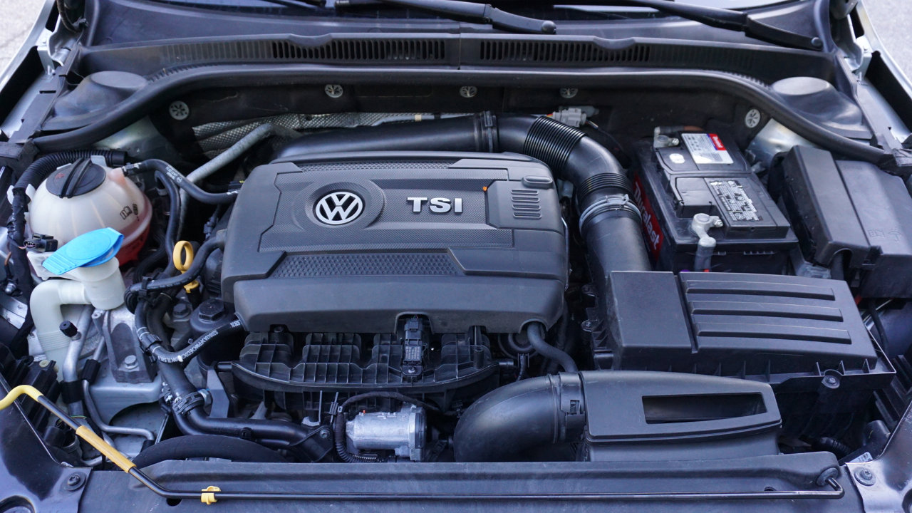 Used 2015 Volkswagen Jetta GLI SE image 28