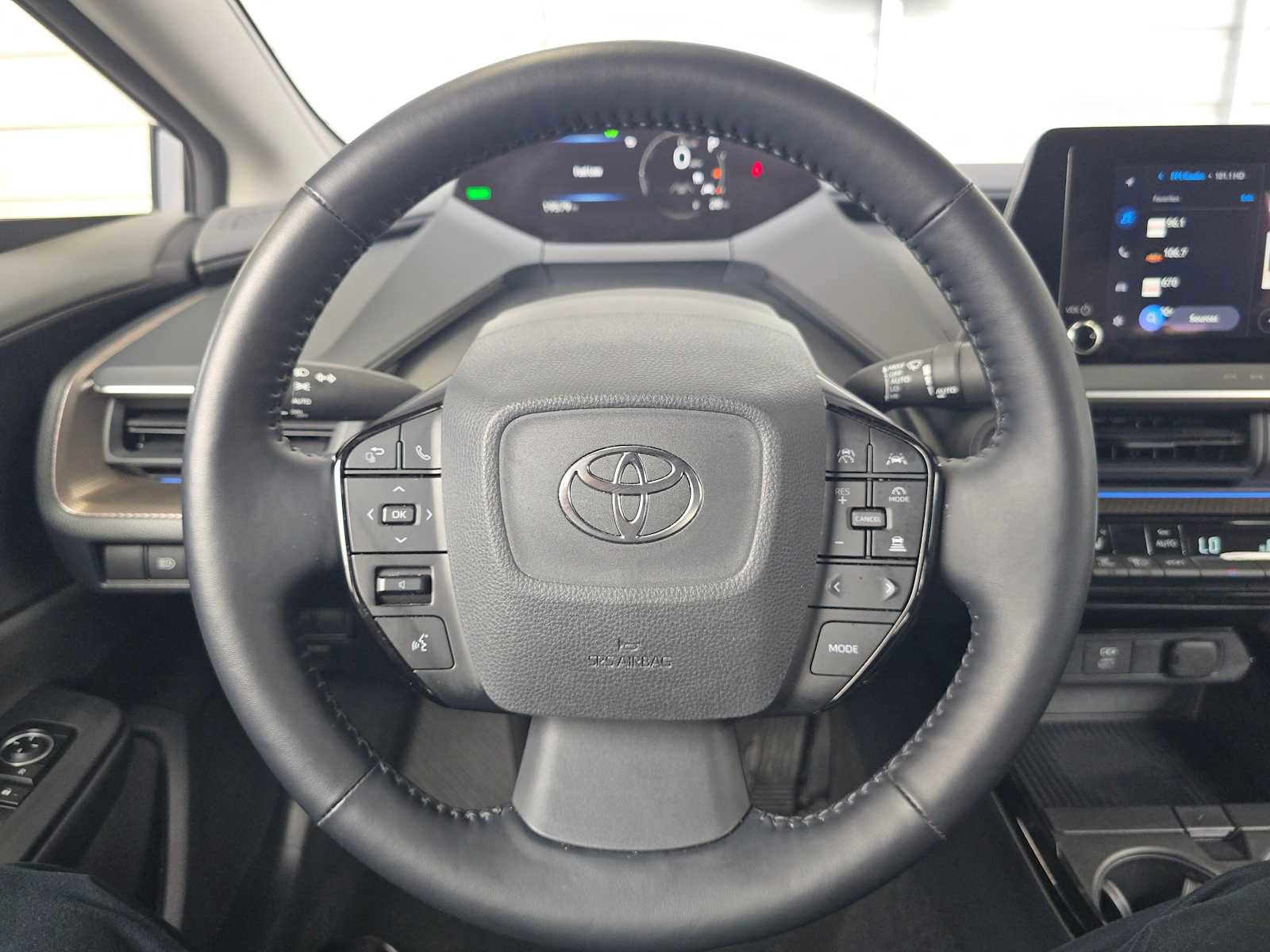 Used 2025 Toyota Prius XLE FWD image 24