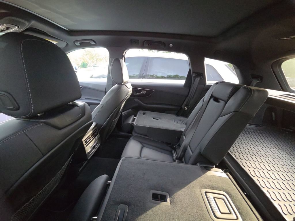 Used 2025 Audi Q7 2.0T Premium w/ Convenience Package AWD/4WD image 7