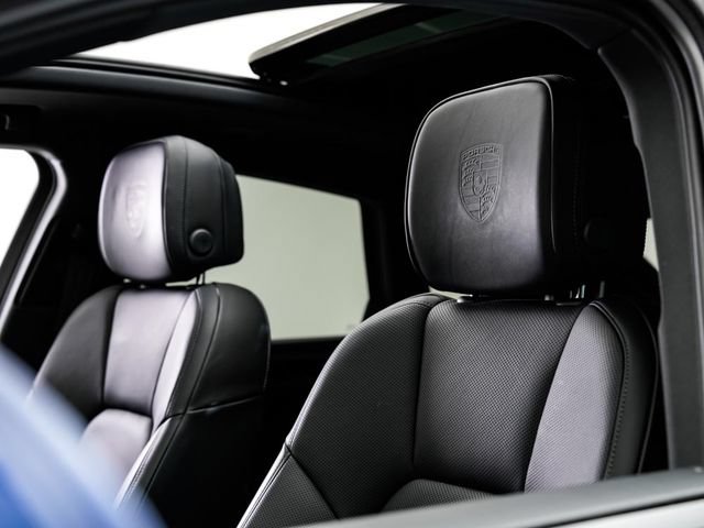 Certified 2023 Porsche Macan S AWD/4WD image 9