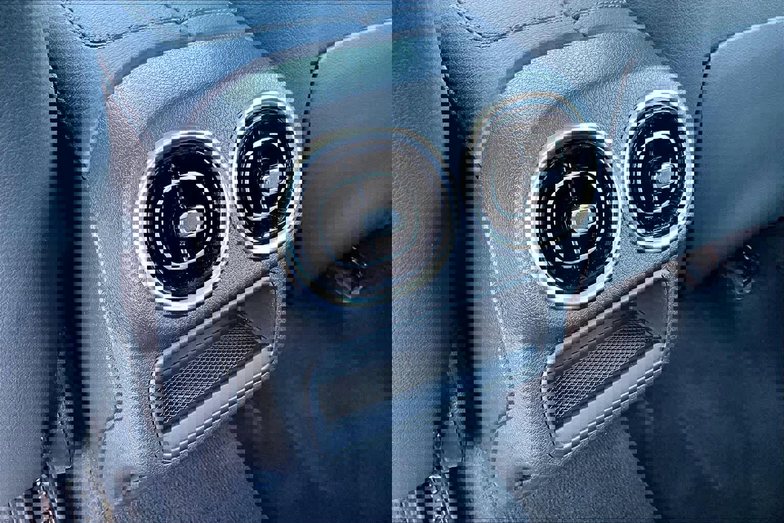 Used 2025 Mercedes-Benz GLC 43 AMG 4MATIC image 32