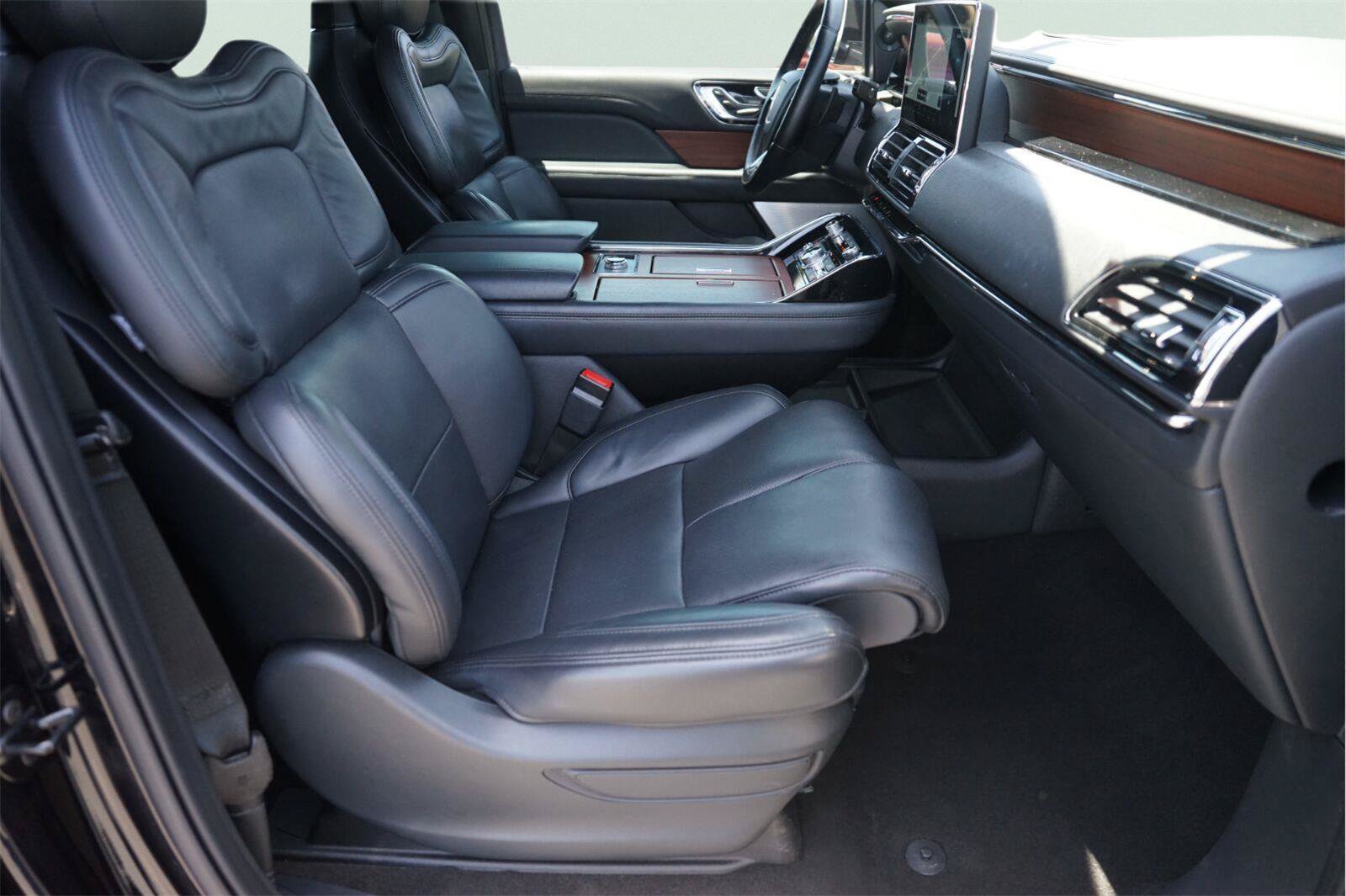 Used 2023 Lincoln Navigator Reserve AWD/4WD image 21