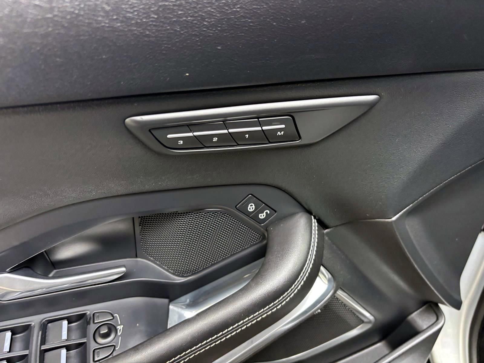 Used 2019 Jaguar E-PACE R-Dynamic HSE image 12