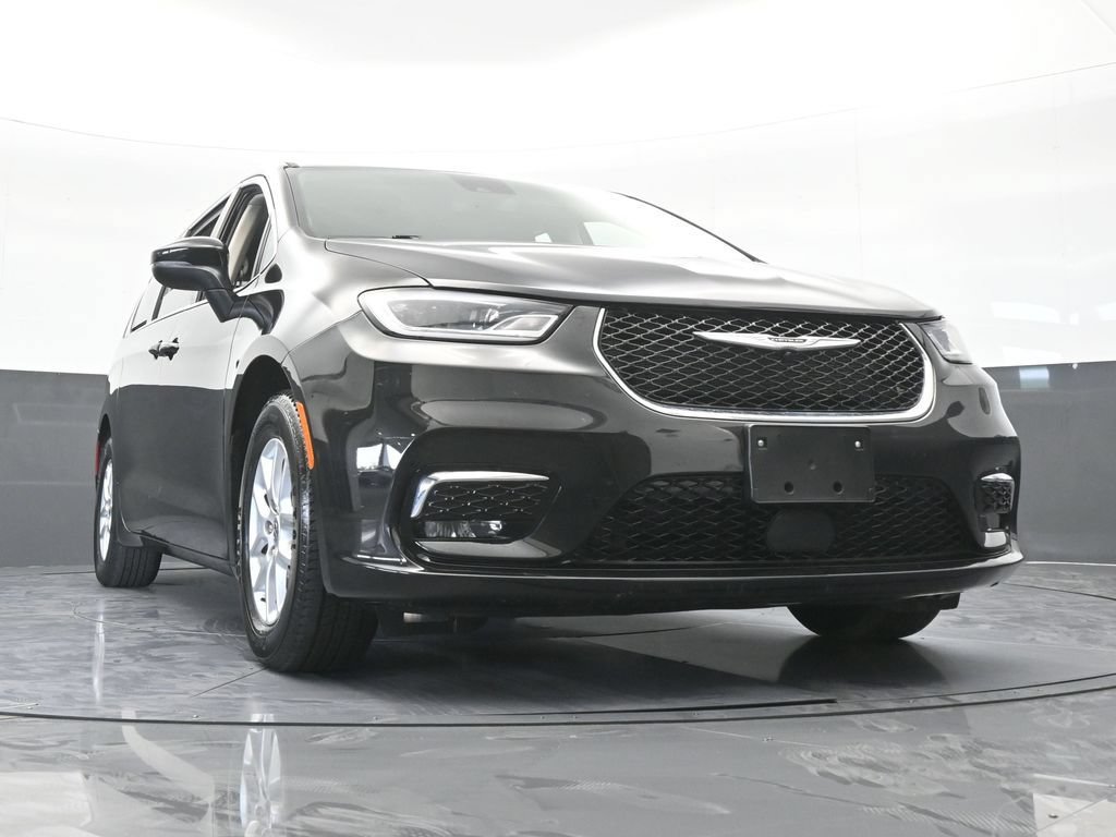 Used 2023 Chrysler Pacifica Touring-L FWD image 61