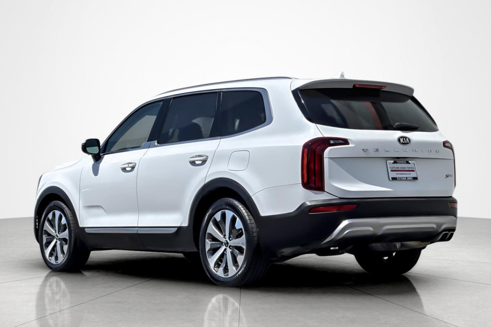 Used 2020 Kia Telluride S w/ S 8 Passenger Seating Package FWD image 3