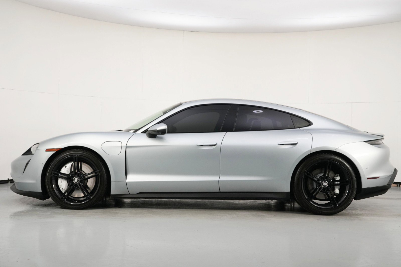 Used 2020 Porsche Taycan 4S w/ Premium Package image 9