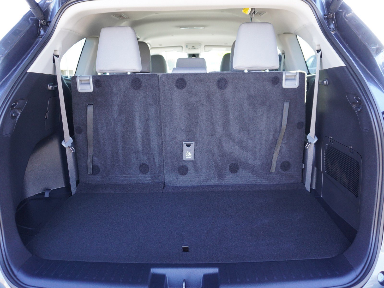 Used 2024 Toyota Highlander LE image 11
