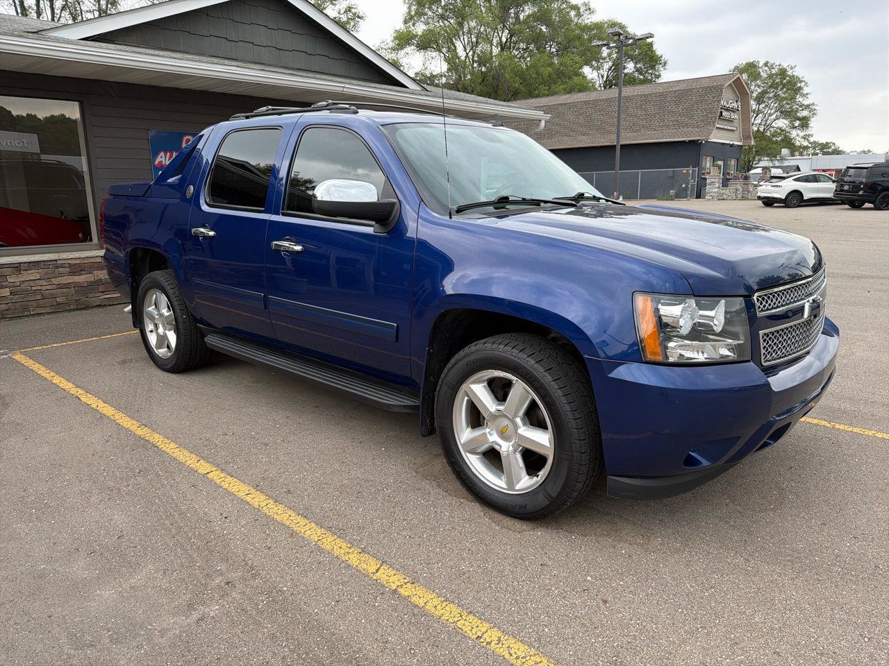 Used 2013 Chevrolet Avalanche LS w/ All-Star Edition AWD/4WD image 2