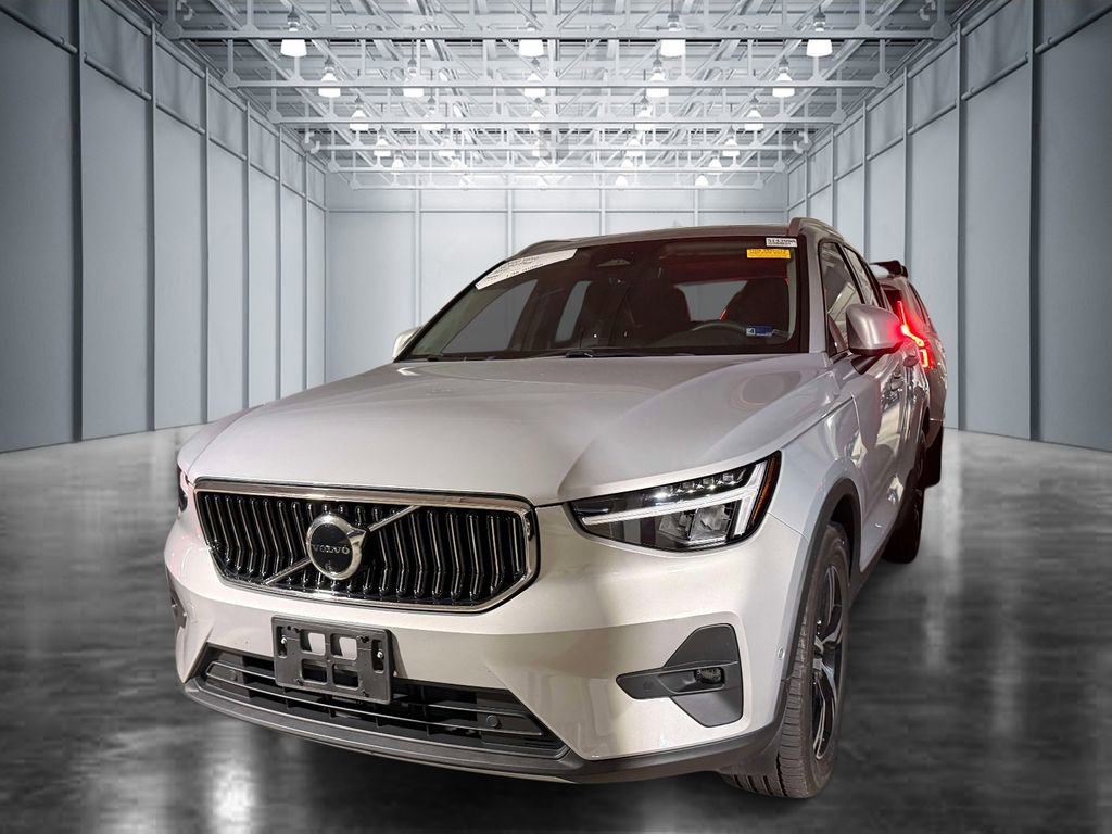 Used 2023 Volvo XC40 B5 Plus w/ Driver Assist Package