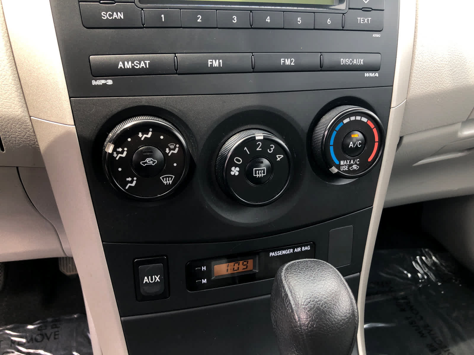 Used 2010 Toyota Corolla LE FWD image 11