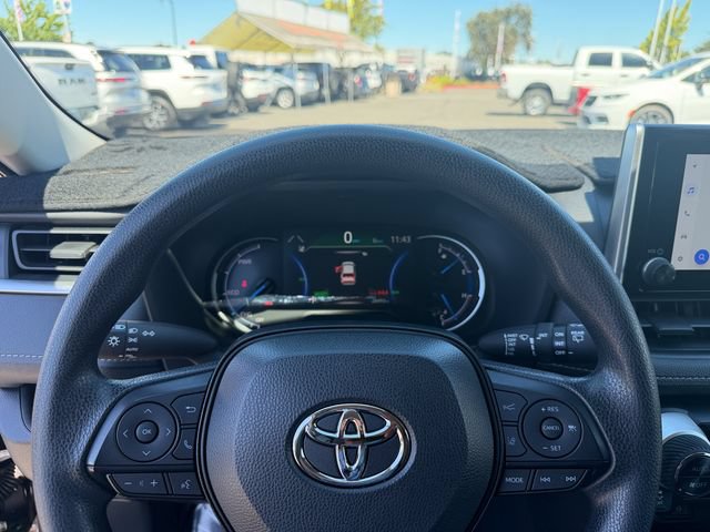 Used 2025 Toyota RAV4 XLE AWD/4WD image 14