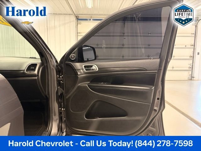 Used 2019 Jeep Grand Cherokee Laredo w/ Security & Convenience Group AWD/4WD image 10