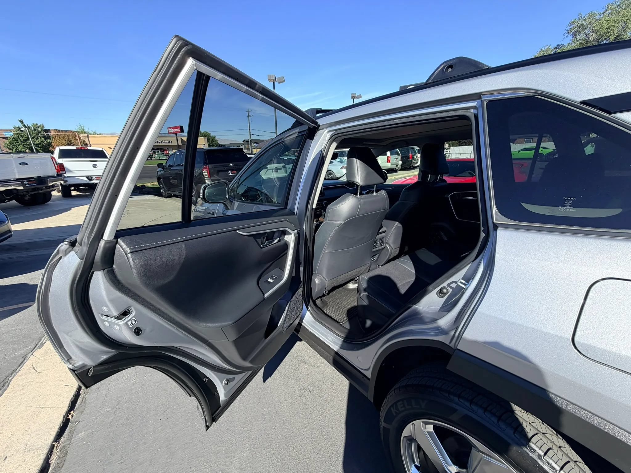 Used 2021 Toyota RAV4 Limited AWD/4WD image 21