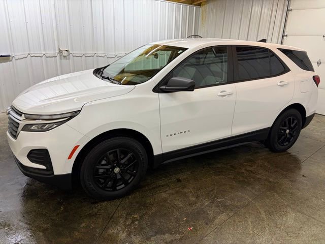 Used 2022 Chevrolet Equinox LS w/ LS Convenience Package image 4