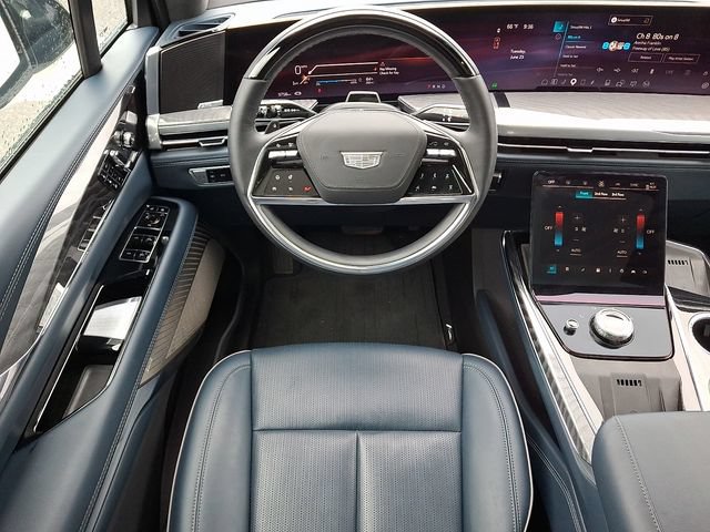 Certified 2025 Cadillac Escalade IQ Luxury 2 w/ LPO, Premium Carpet Package AWD/4WD image 11