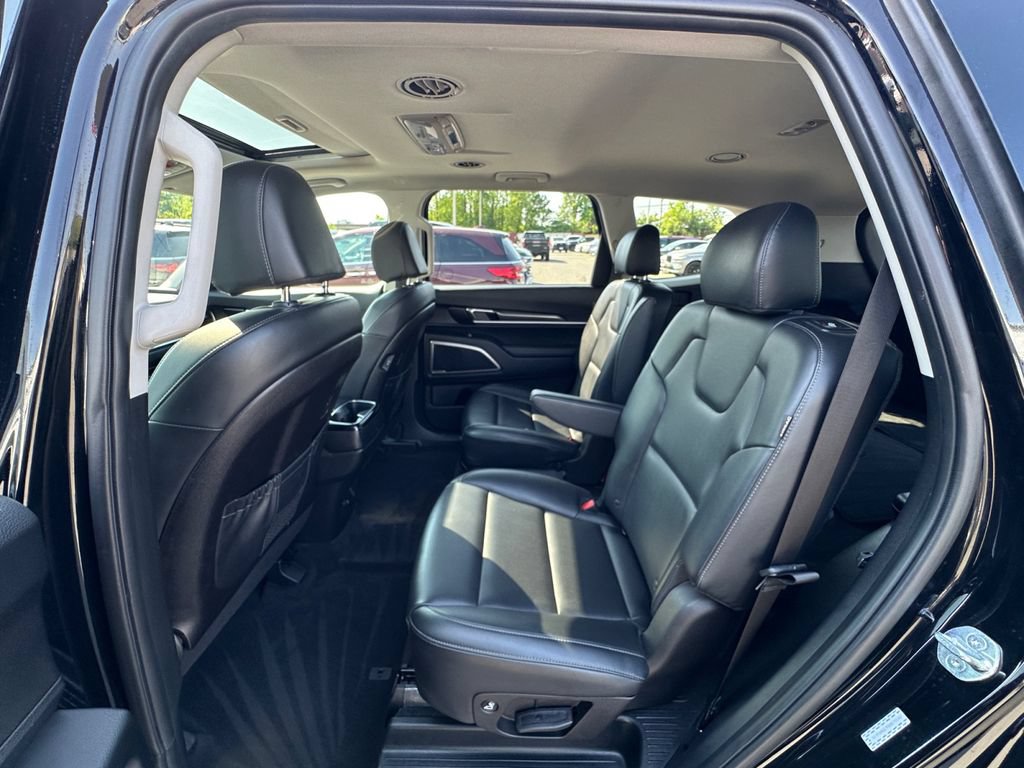 Used 2025 Kia Telluride S FWD image 21