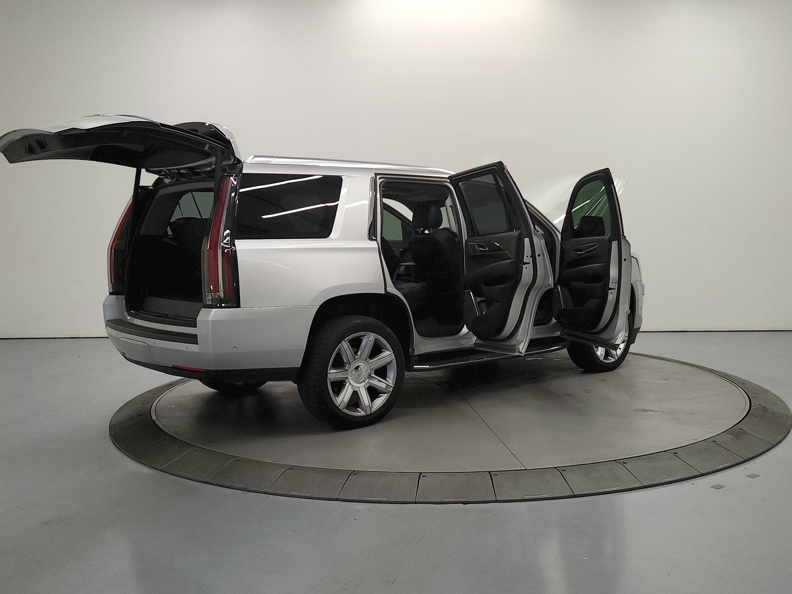 Used 2017 Cadillac Escalade Luxury AWD/4WD image 13