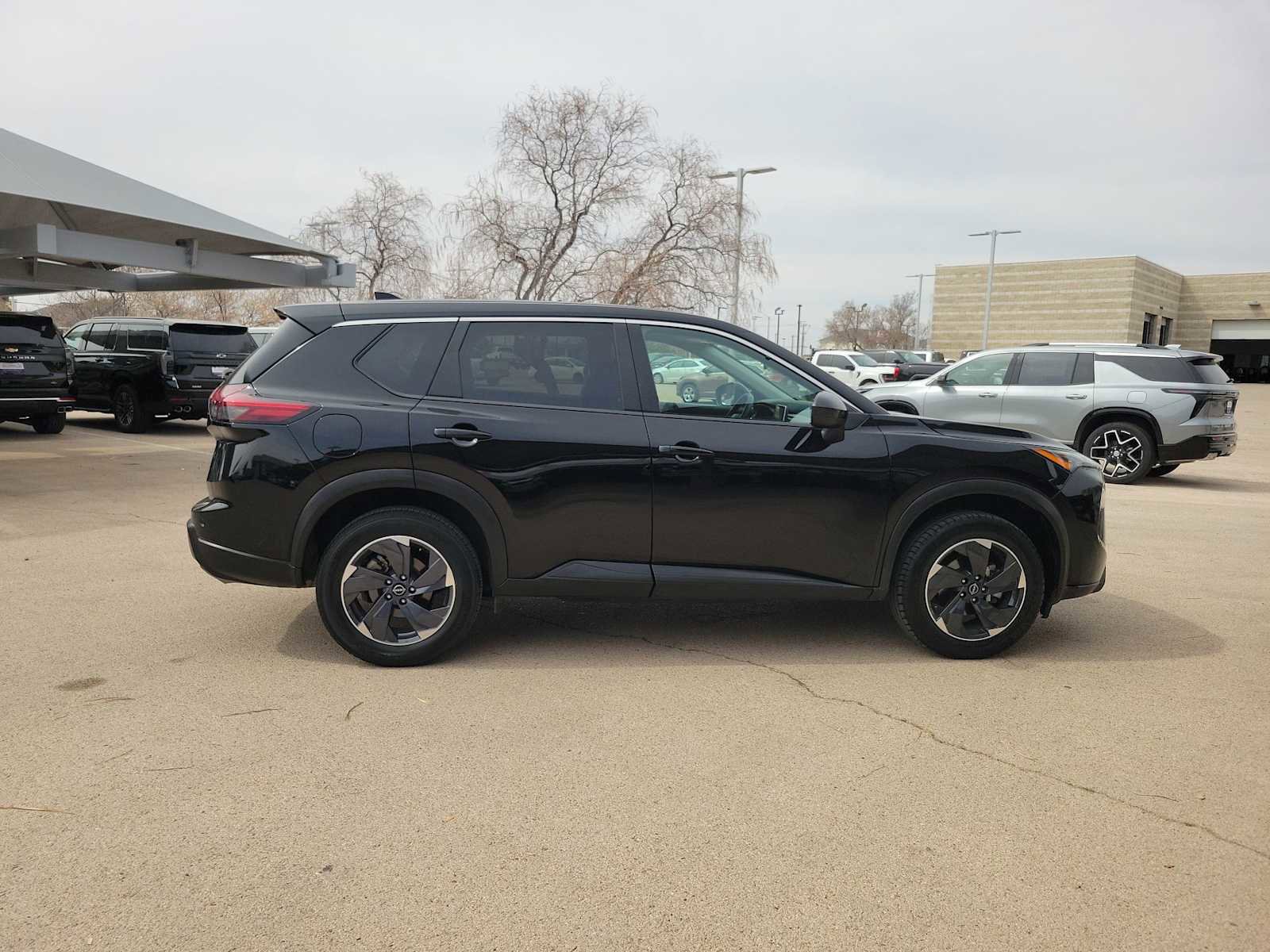 Used 2024 Nissan Rogue SV image 9