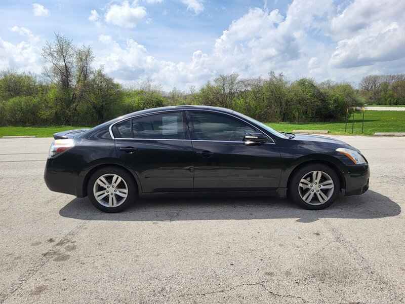 Used 2010 Nissan Altima 3.5 SR w/ Premium Pkg FWD image 6