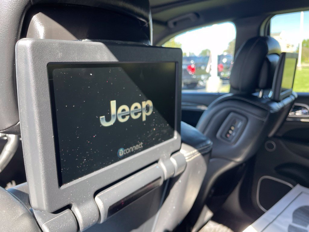 Used 2014 Jeep Grand Cherokee SRT w/ Trailer Tow Group IV AWD/4WD image 15
