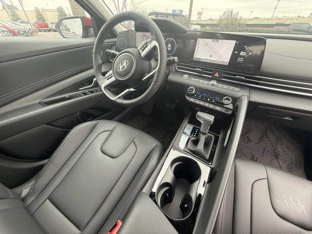 New 2025 Hyundai Elantra Limited image 25