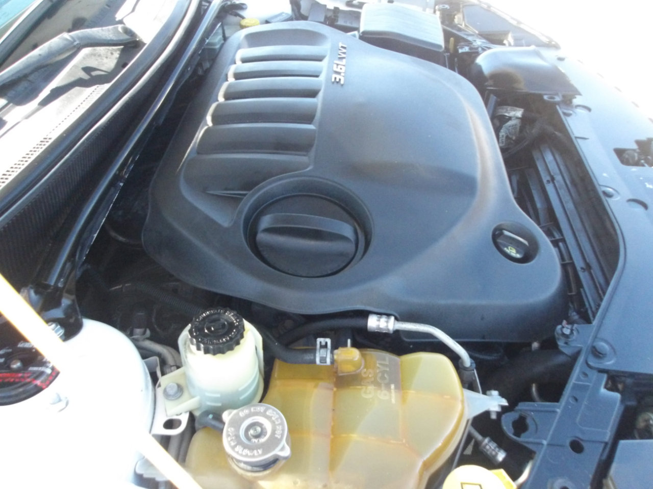 Used 2012 Dodge Avenger SE image 25