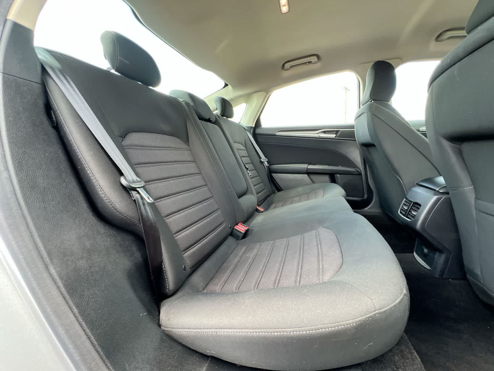 Used 2020 Ford Fusion SE FWD image 20