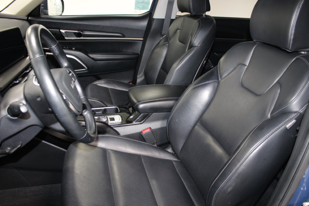 Used 2025 Kia Telluride S FWD image 14