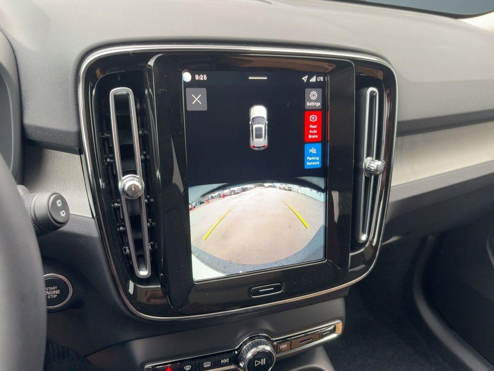 Used 2026 Volvo XC40 B4 Core w/ Climate Package FWD image 12