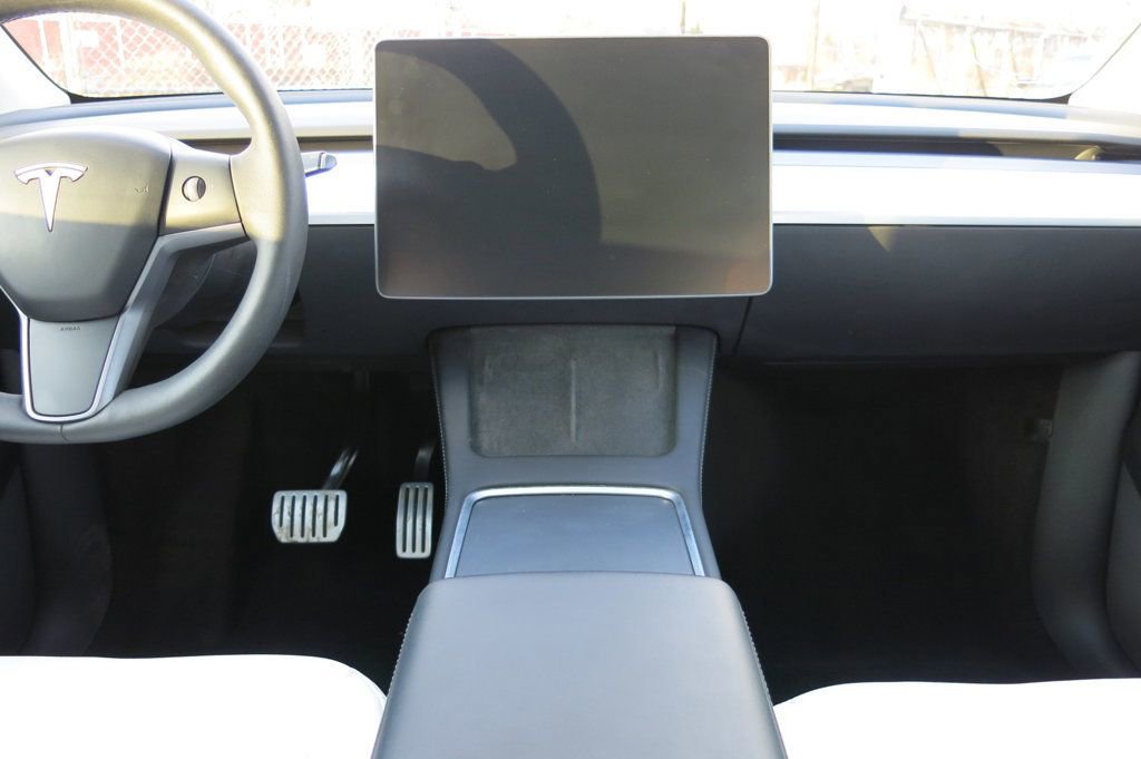 Used 2023 Tesla Model Y Performance image 22