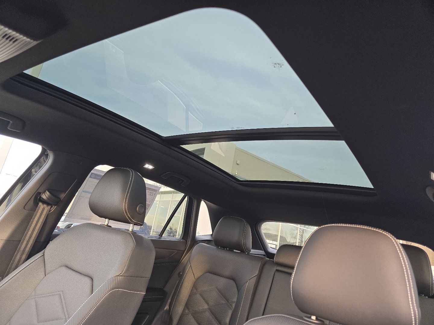 New 2026 Volkswagen Atlas Cross Sport SE image 3