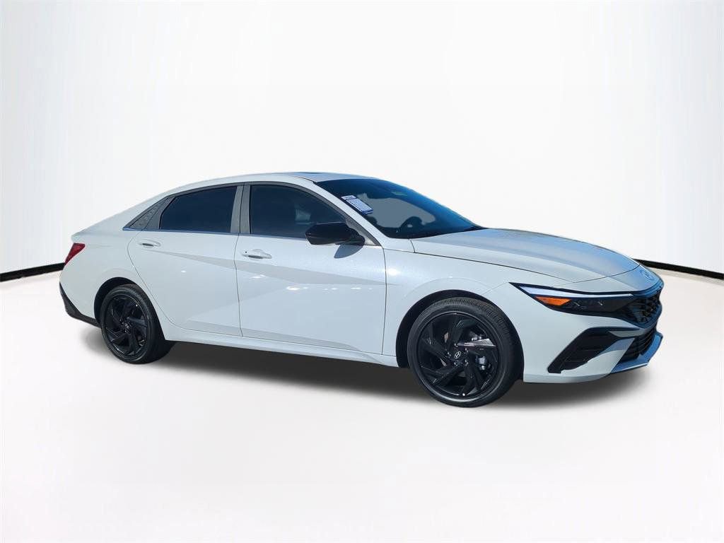 New 2026 Hyundai Elantra SEL Sport image 2