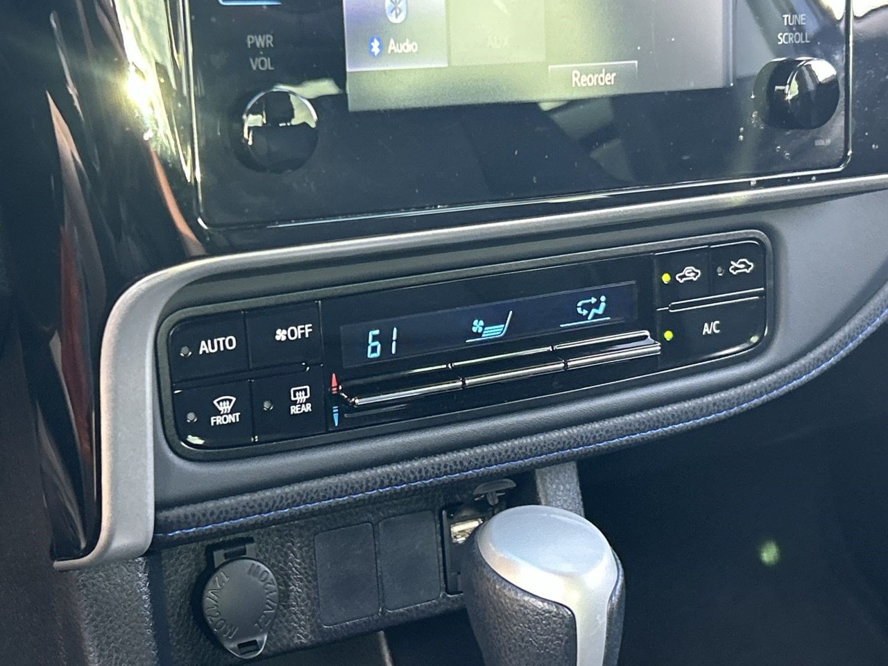 Used 2018 Toyota Corolla SE FWD image 25