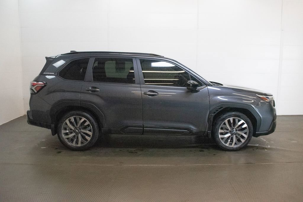 Used 2025 Subaru Forester Touring AWD/4WD image 3