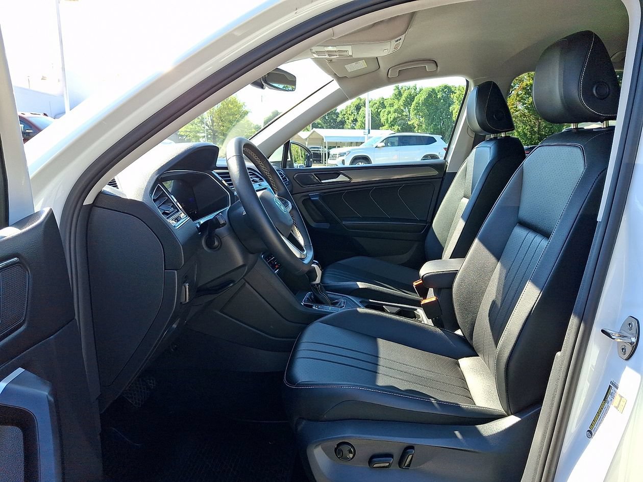 Certified 2023 Volkswagen Tiguan SE FWD image 13
