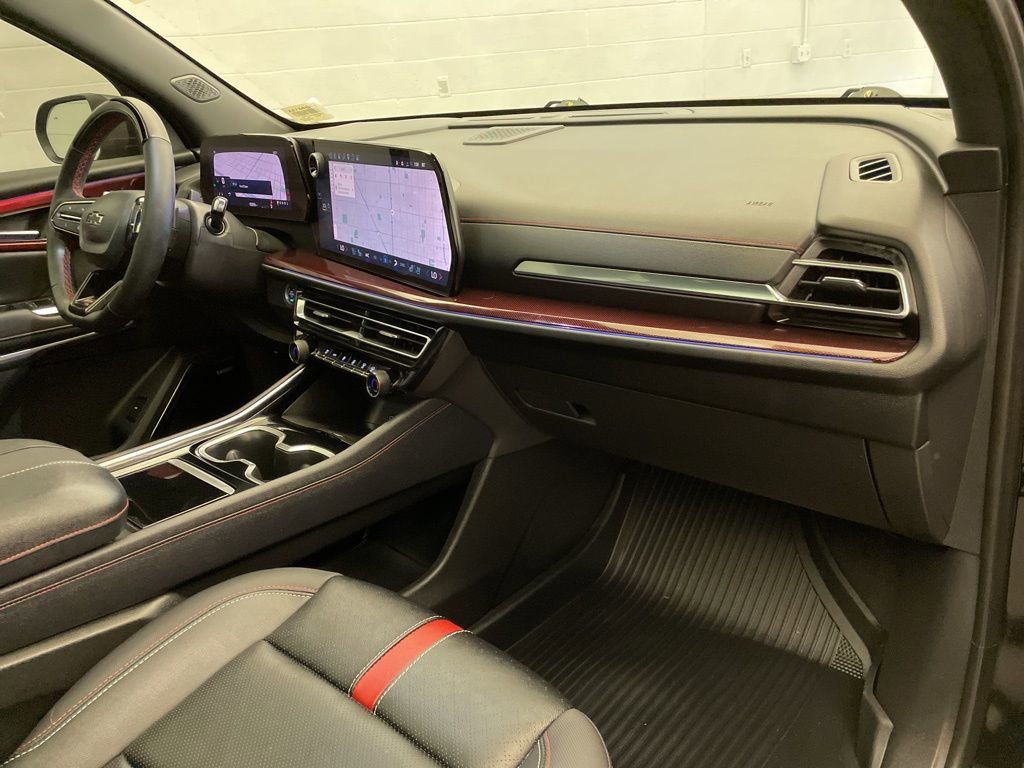 Used 2025 Chevrolet Traverse RS w/ LPO, Floor Liner Package image 25