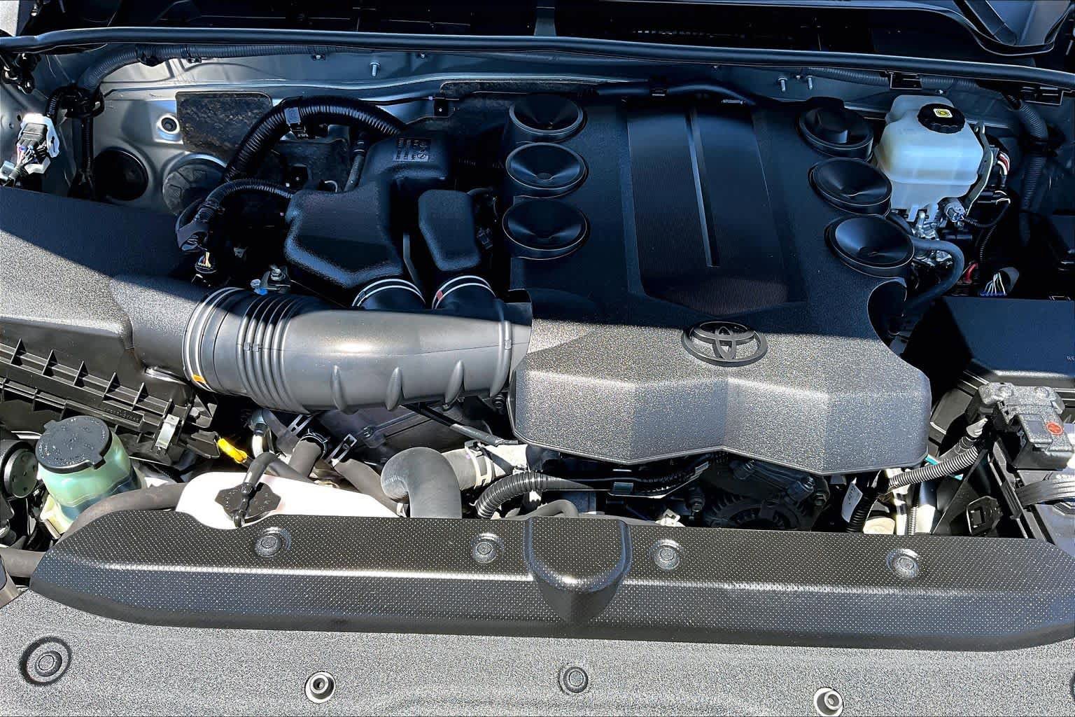 Used 2021 Toyota 4Runner SR5 AWD/4WD image 32