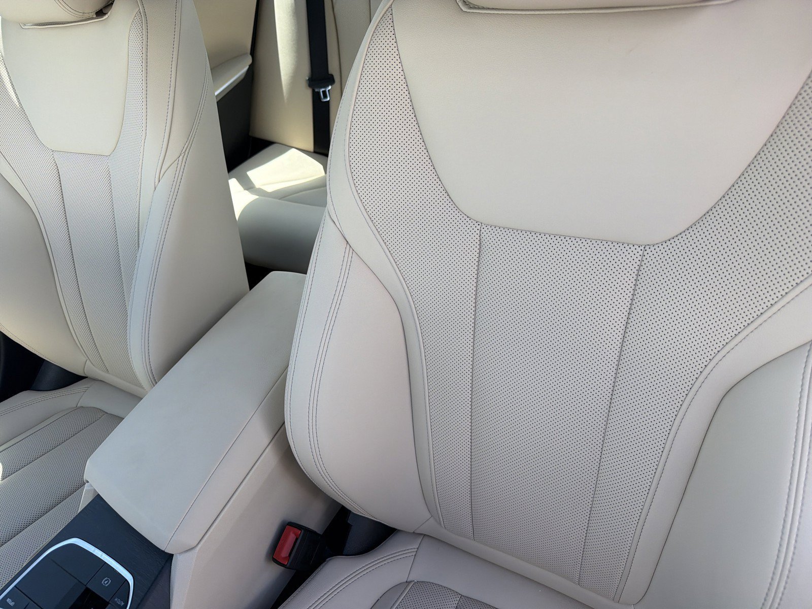 New 2025 BMW 330i Sedan w/ M Sport Package RWD image 23