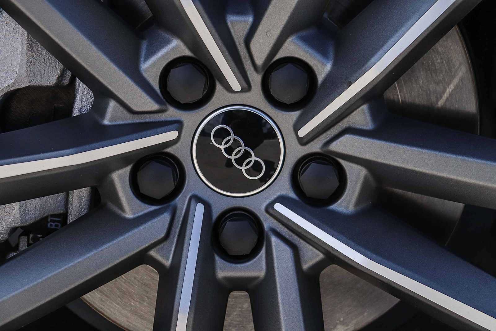 Used 2025 Audi Q3 2.0T Premium w/ Convenience Package AWD/4WD image 15
