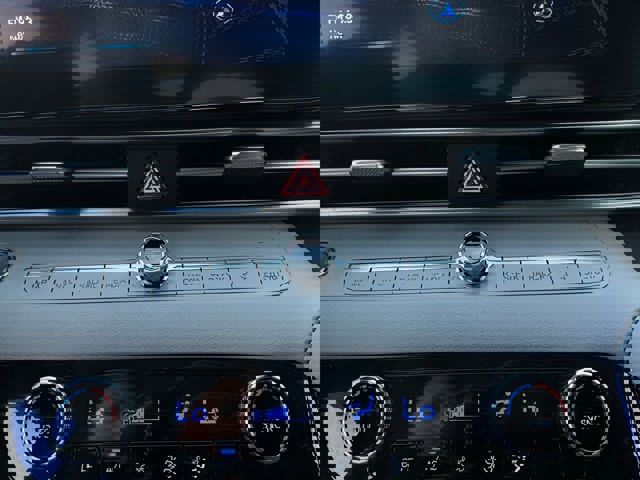 Used 2025 Hyundai Elantra Limited image 28