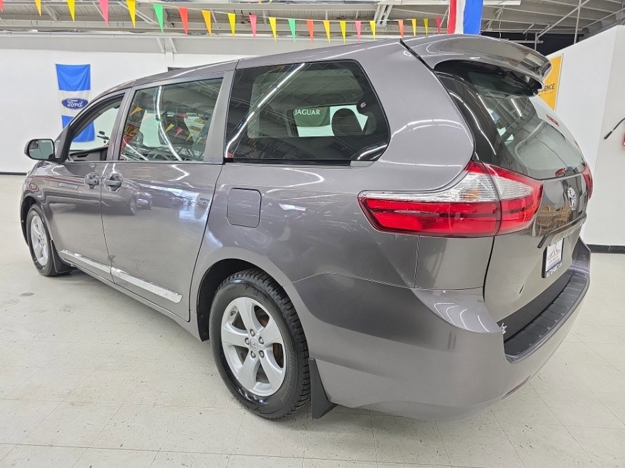 Used 2015 Toyota Sienna L FWD image 4