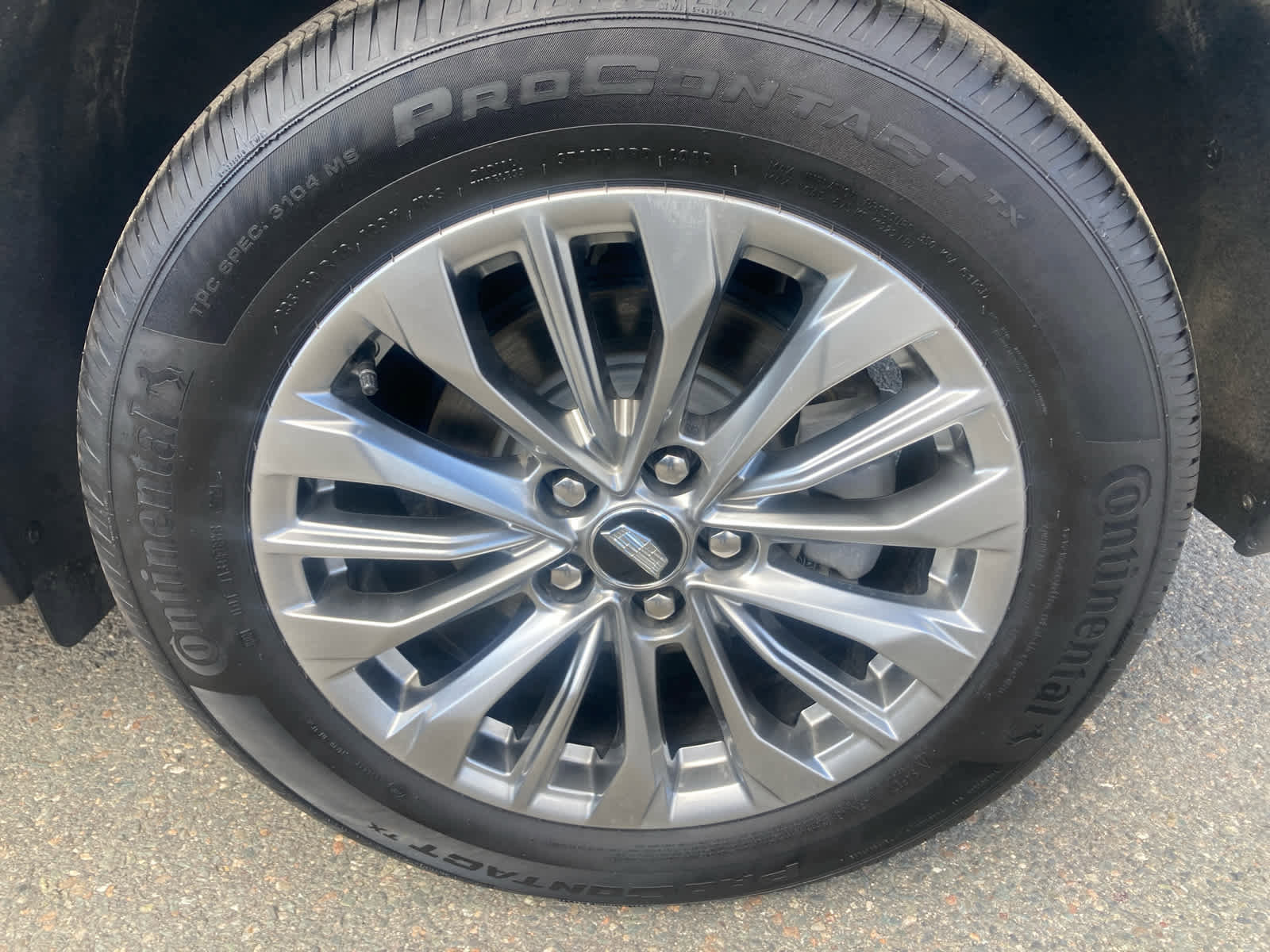 Used 2025 Cadillac XT4 Premium Luxury image 9