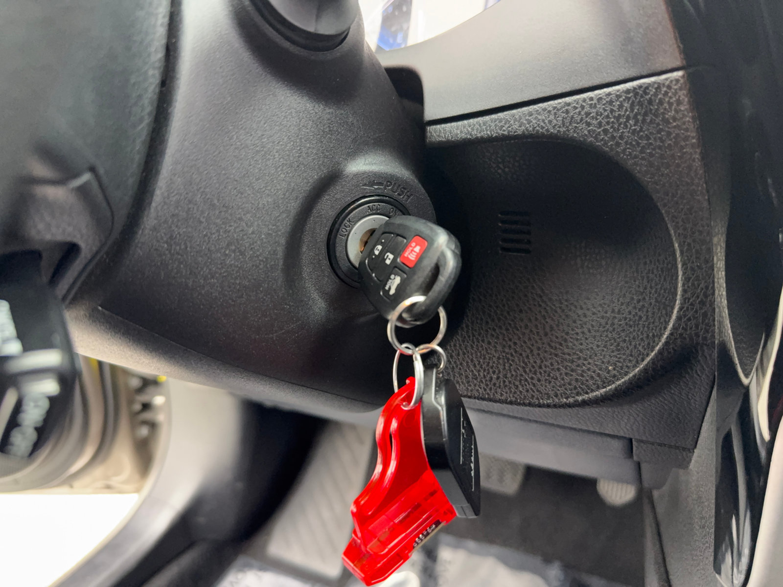 Used 2018 Toyota Corolla LE FWD image 54