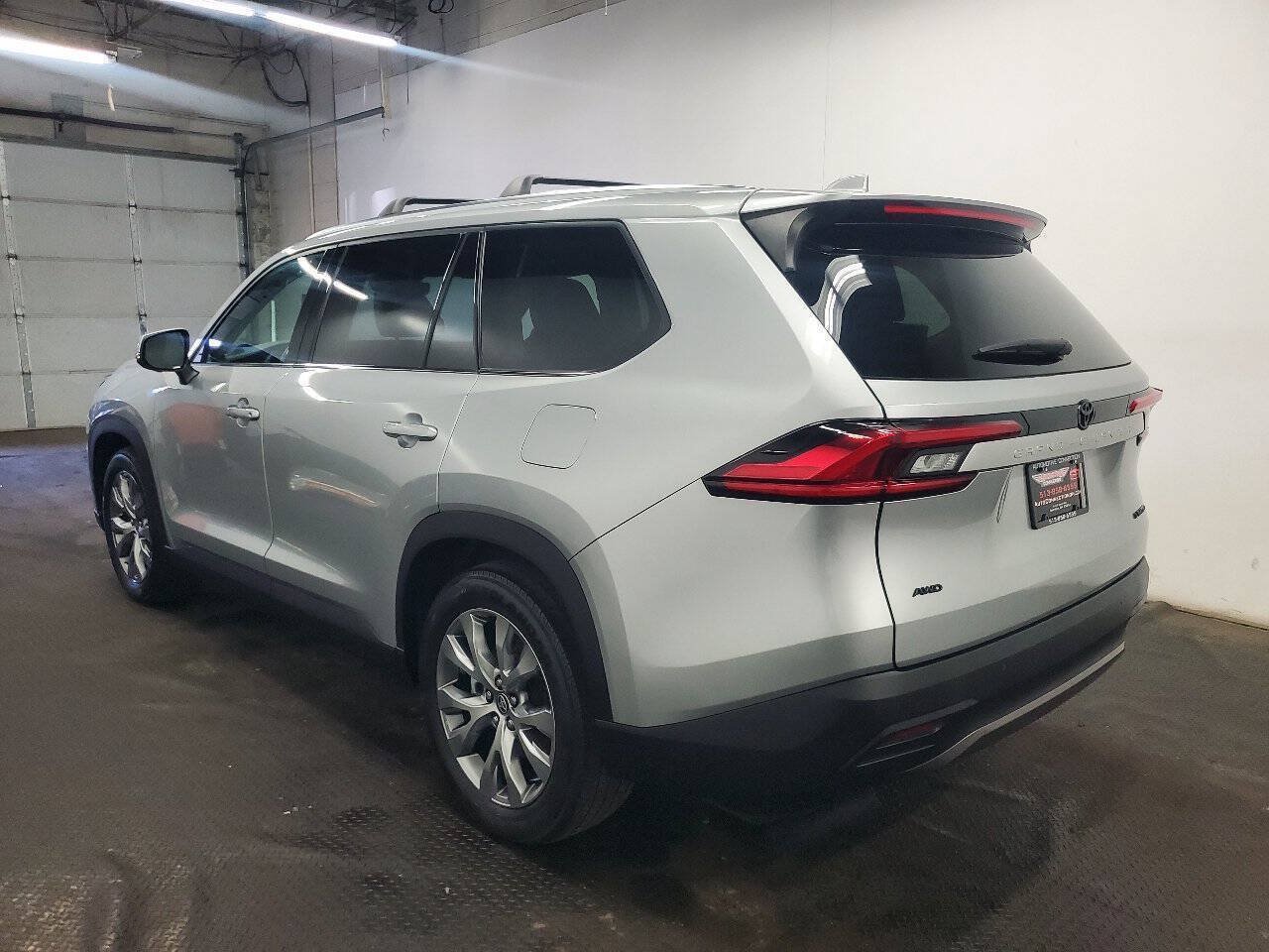 Used 2024 Toyota Grand Highlander AWD image 5