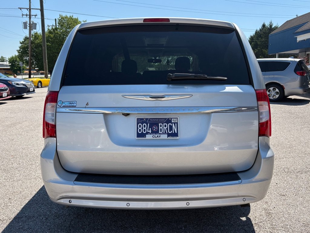 Used 2011 Chrysler Town & Country Touring FWD image 5