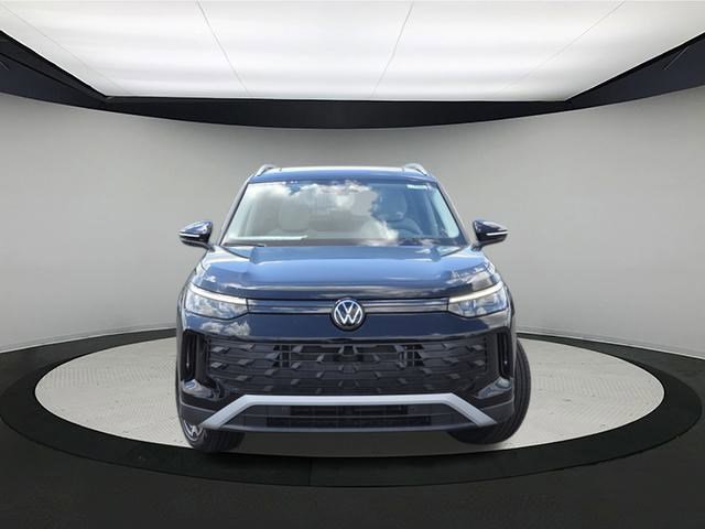 New 2025 Volkswagen Tiguan SE image 2