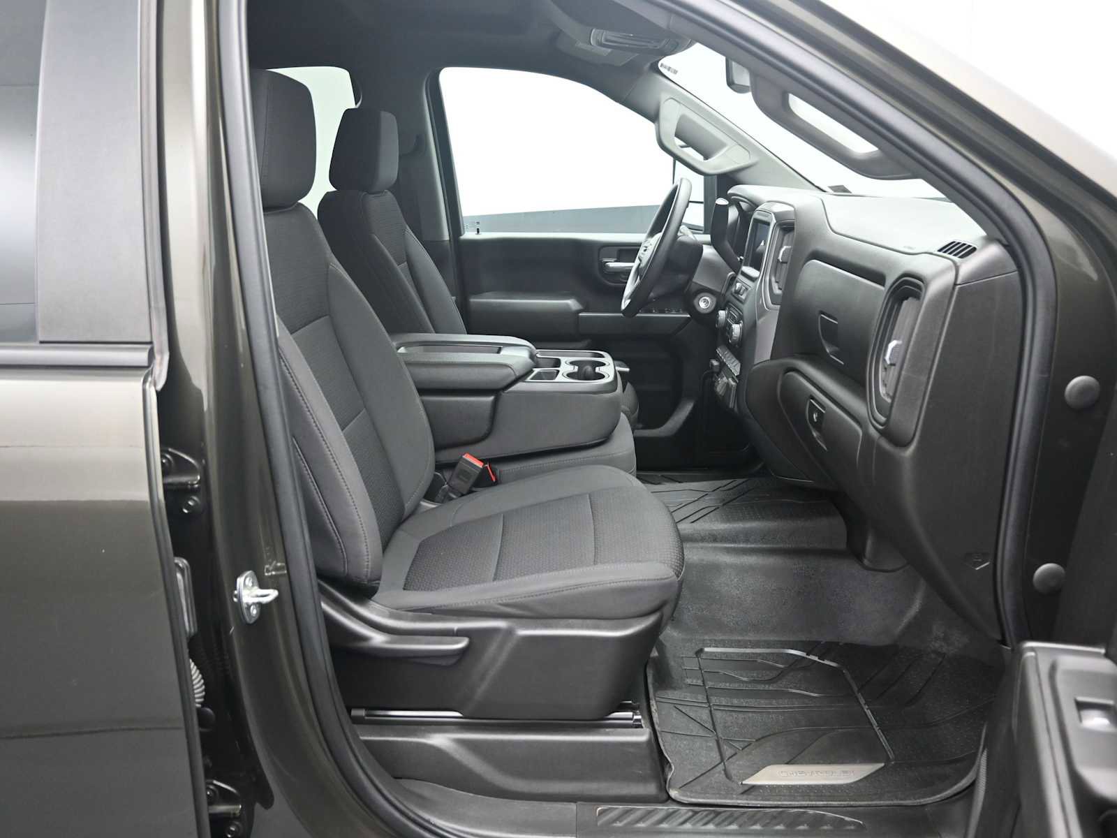 Used 2022 Chevrolet Silverado 2500 Custom w/ Custom Value Package image 12